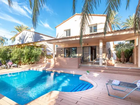 Location villa à Empuriabrava, Superbe villa à Empuriabrava, 4 chambres, piscine privée, proche plage, pour 8 pers.