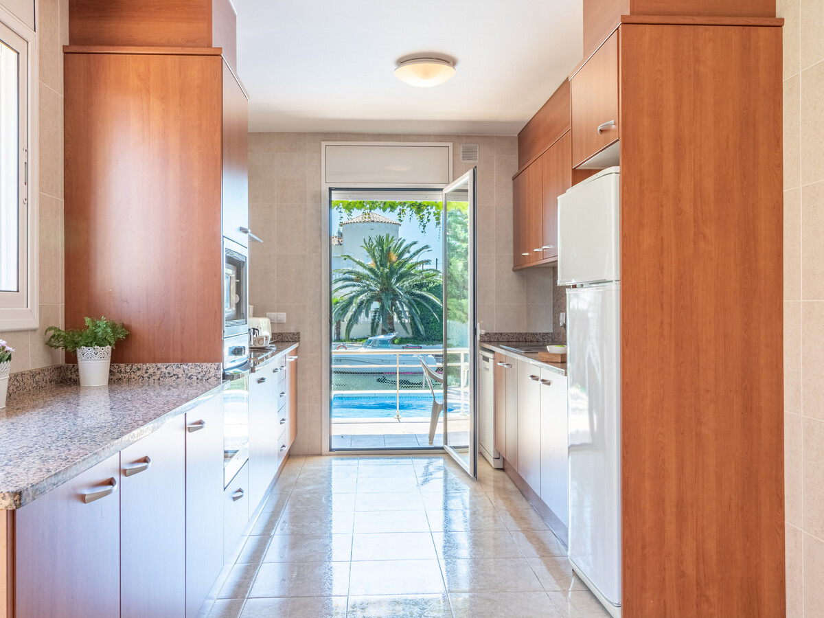 Villa 5 chambres avec piscine privée et amarrage à Empuriabrava - Photo 4