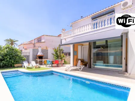 Location villa à Empuriabrava, Villa à Empuriabrava pour 8 pers, piscine privée, proche plage et commodités