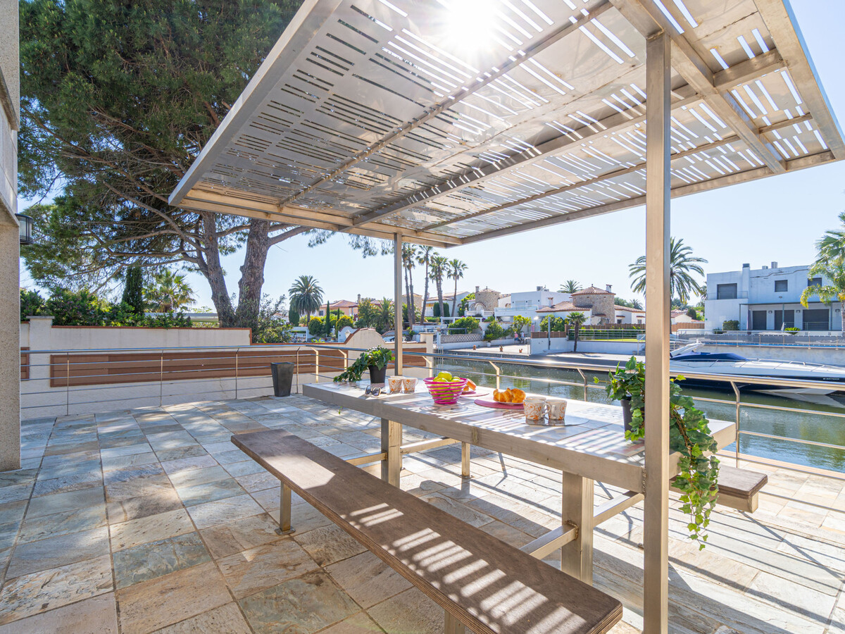 Villa 4 chambres avec piscine privée et amarrage à Empuriabrava - Photo 2