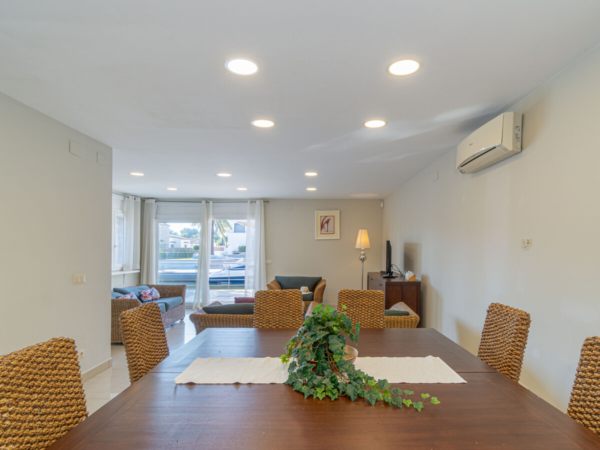 Villa 4 chambres avec piscine privée et amarrage à Empuriabrava - Photo 10