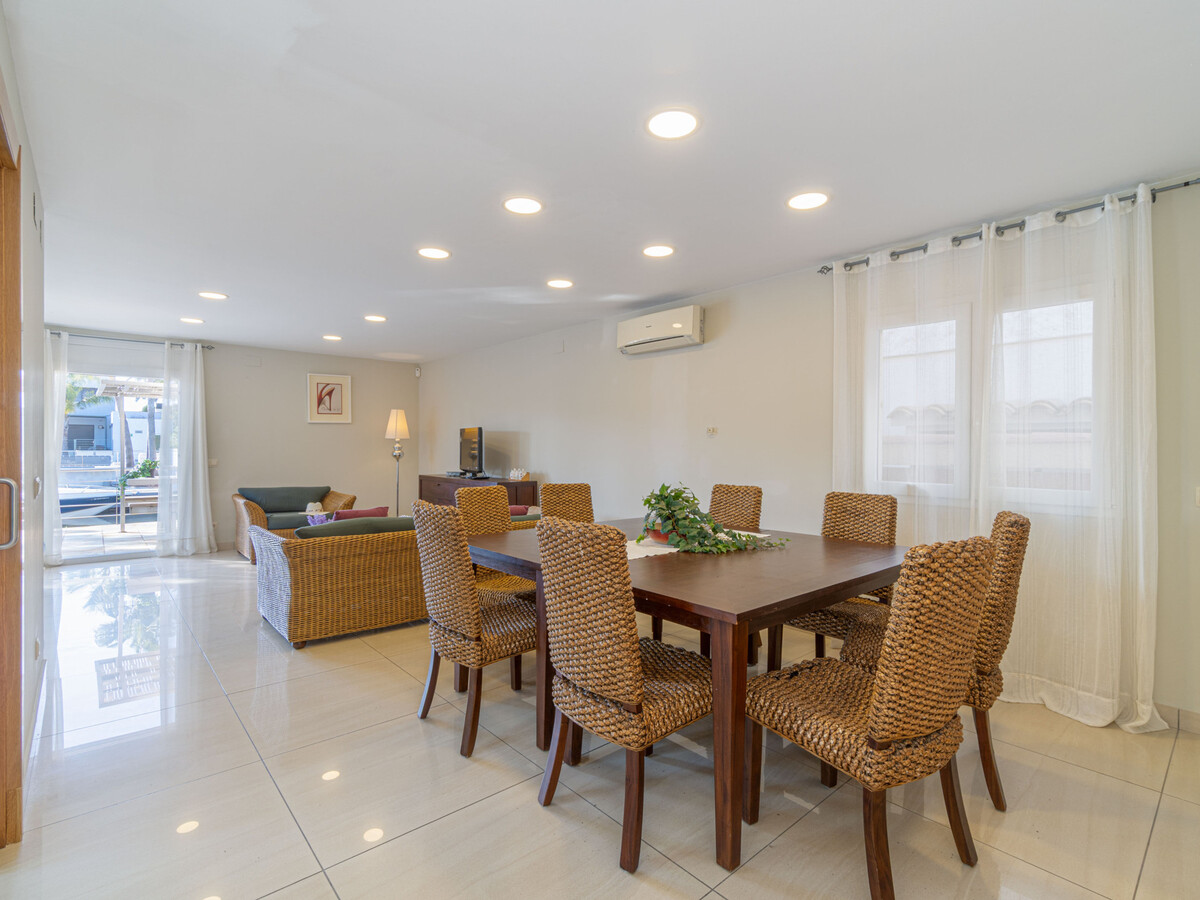 Villa 4 chambres avec piscine privée et amarrage à Empuriabrava - Photo 12