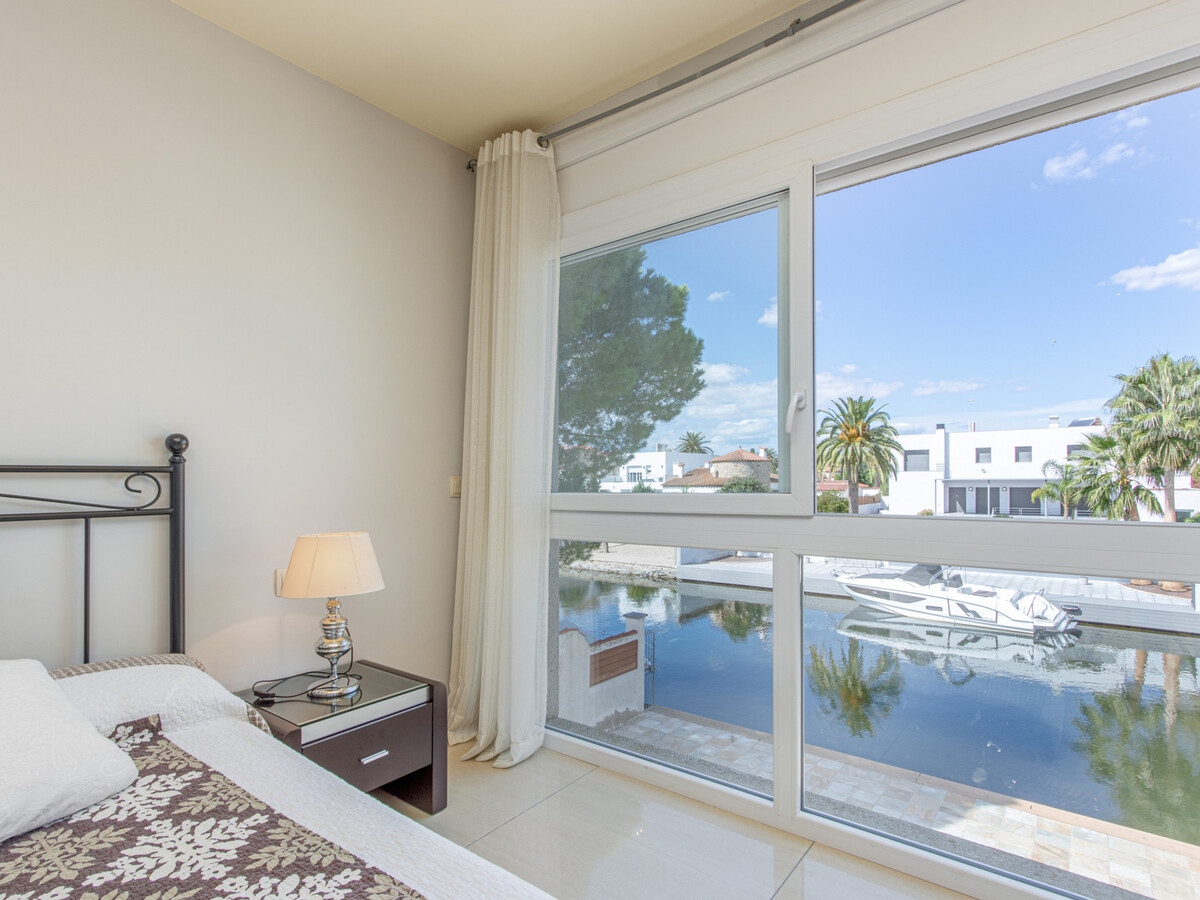 Villa 4 chambres avec piscine privée et amarrage à Empuriabrava - Photo 22