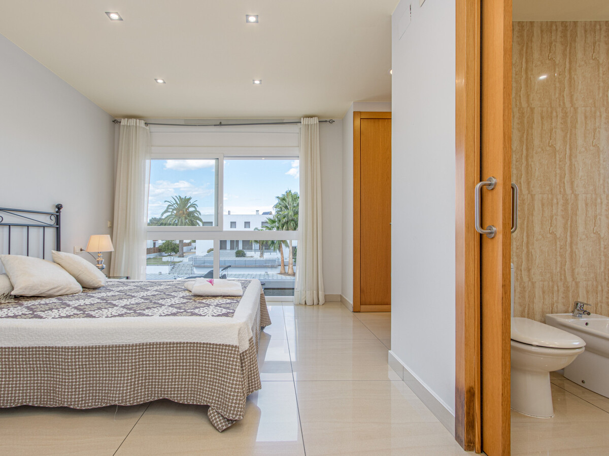 Villa 4 chambres avec piscine privée et amarrage à Empuriabrava - Photo 24