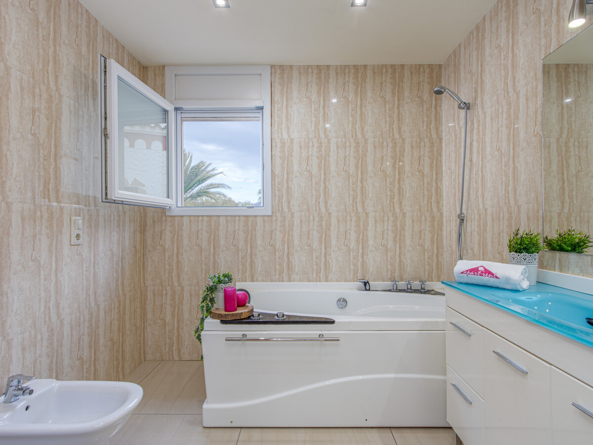 Villa 4 chambres avec piscine privée et amarrage à Empuriabrava - Photo 25