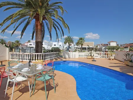 Villa au canal avec piscine privée et amarrage 12m - Photo 1