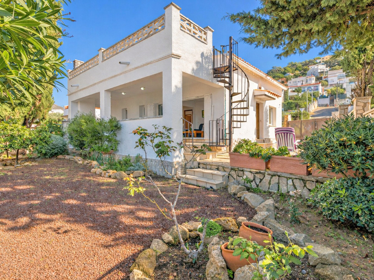 Villa 3 ch à Roses, 950 m de la plage, jardin & barbecue - Photo 1