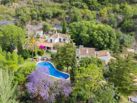 Villa avec piscine privée en pleine nature, idéale pour familles et groupes - Photo 4