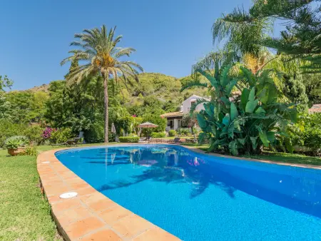 Villa avec piscine privée en pleine nature, idéale pour familles et groupes - Photo 6