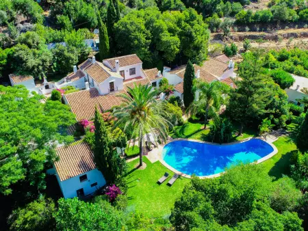 Villa avec piscine privée en pleine nature, idéale pour familles et groupes - Photo 10