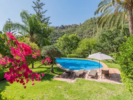 Villa avec piscine privée en pleine nature, idéale pour familles et groupes - Photo 13