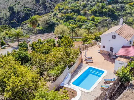 Location gite à Yunquera, Évasion Nature à Yunquera: Piscine privée, Confort & Chaleur