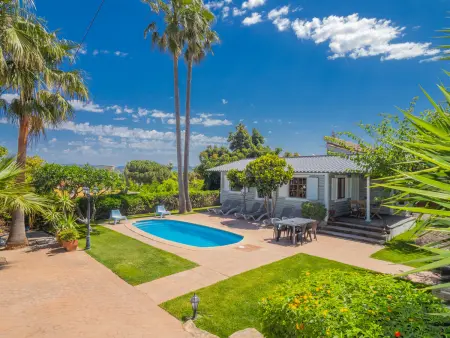 Location gite à Alhaurín de la Torre, Maison de campagne sur la Costa del Sol avec jardin et piscine