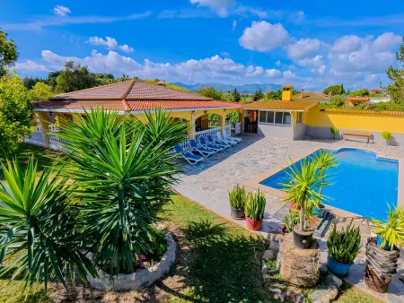 Location gite à Alhaurín de la Torre, Maison de campagne avec piscine privée et jardin, idéale pour 6 personnes à Alhaurín de la Torre