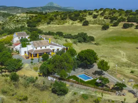 Location gite à Archidona, Séjour Nature: Grand Cortijo Andalou avec Piscine Privée au Cœur de la Campagne