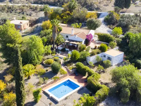 Location gite à Coín, Maison de campagne avec piscine privée près de Coín