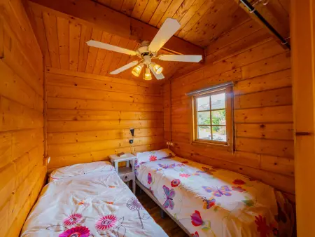Deux Chalets en Bois Paisibles pour Familles avec Piscine - Photo 29