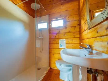 Deux Chalets en Bois Paisibles pour Familles avec Piscine - Photo 33