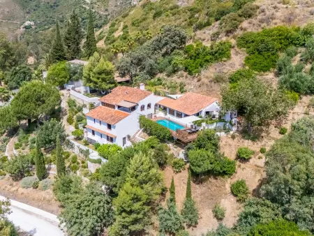 Location gite à Coín, Gîte rural familial avec piscine privée et nature à Barranco Blanco
