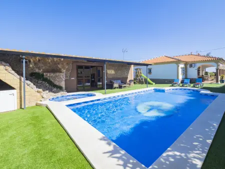 Location gite à Alhaurín de la Torre, Maison familiale à Alhaurín de la Torre avec piscine privée et parking