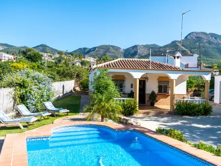 Location gite à Alhaurín el Grande, Maison andalouse traditionnelle avec piscine et parking près de Lauro Golf