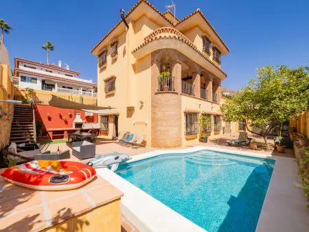 Location villa à Benalmádena, Maison familiale à Benalmádena avec piscine privée et climatisation pour 12 personnes