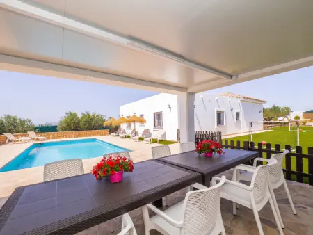 Location gite à Alhaurín el Grande, Gîte rural à Alhaurín avec piscine privée, idéal pour 8 personnes