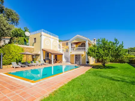 Location villa à Marbella, Spacieuse villa à Marbella avec piscine privée, parfait pour 12 personnes