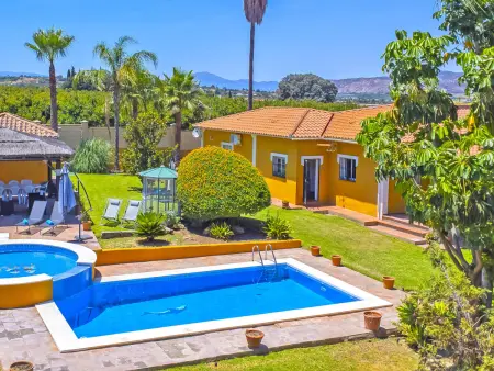Location gite à Alhaurín de la Torre, Gîte rural à Alhaurín avec piscine privée et espace pour 10