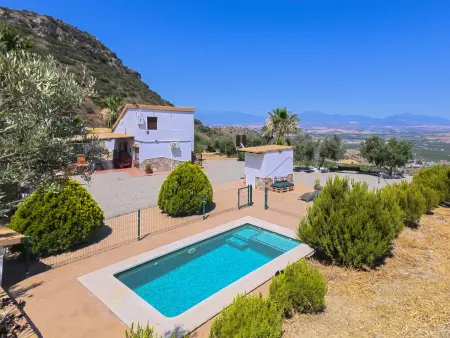 Location gite à Cártama, Maison de campagne à Cártama avec piscine privée et vue sur la vallée