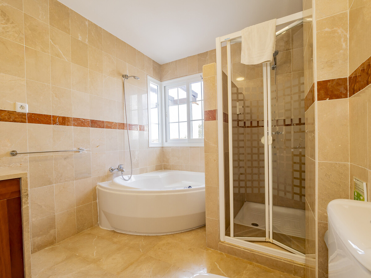 Duplex Golf Première Ligne, Piscine & Climatisation - Photo 36