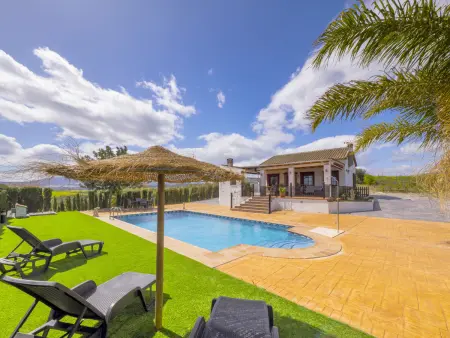 Location gite à Coín, Maison rurale à Cerralba avec piscine privée et jardin