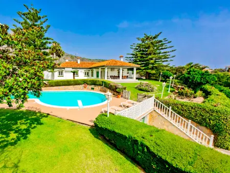 Location villa à Torremolinos, Grande Villa à Torremolinos avec Piscine Privée et Court de Padel, Capacité 15 Pers.