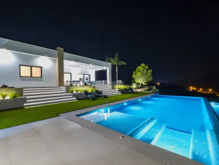 Villa 4 chambres, piscine débordement et domotique : photo 9