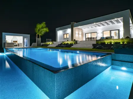 Villa 4 chambres, piscine débordement et domotique : photo 13