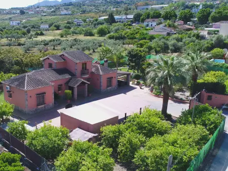 Villa familiale avec piscine privée, jardin sécurisé - Photo 1