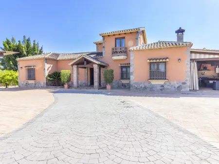 Villa familiale avec piscine privée, jardin sécurisé - Photo 11