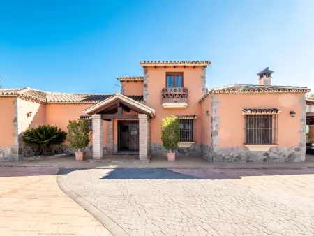 Villa familiale avec piscine privée, jardin sécurisé - Photo 14