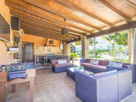 Villa familiale avec piscine privée, jardin sécurisé - Photo 21