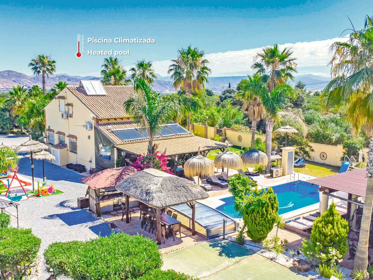 Villa 14 personnes, piscine chauffée et jacuzzis - Photo 1