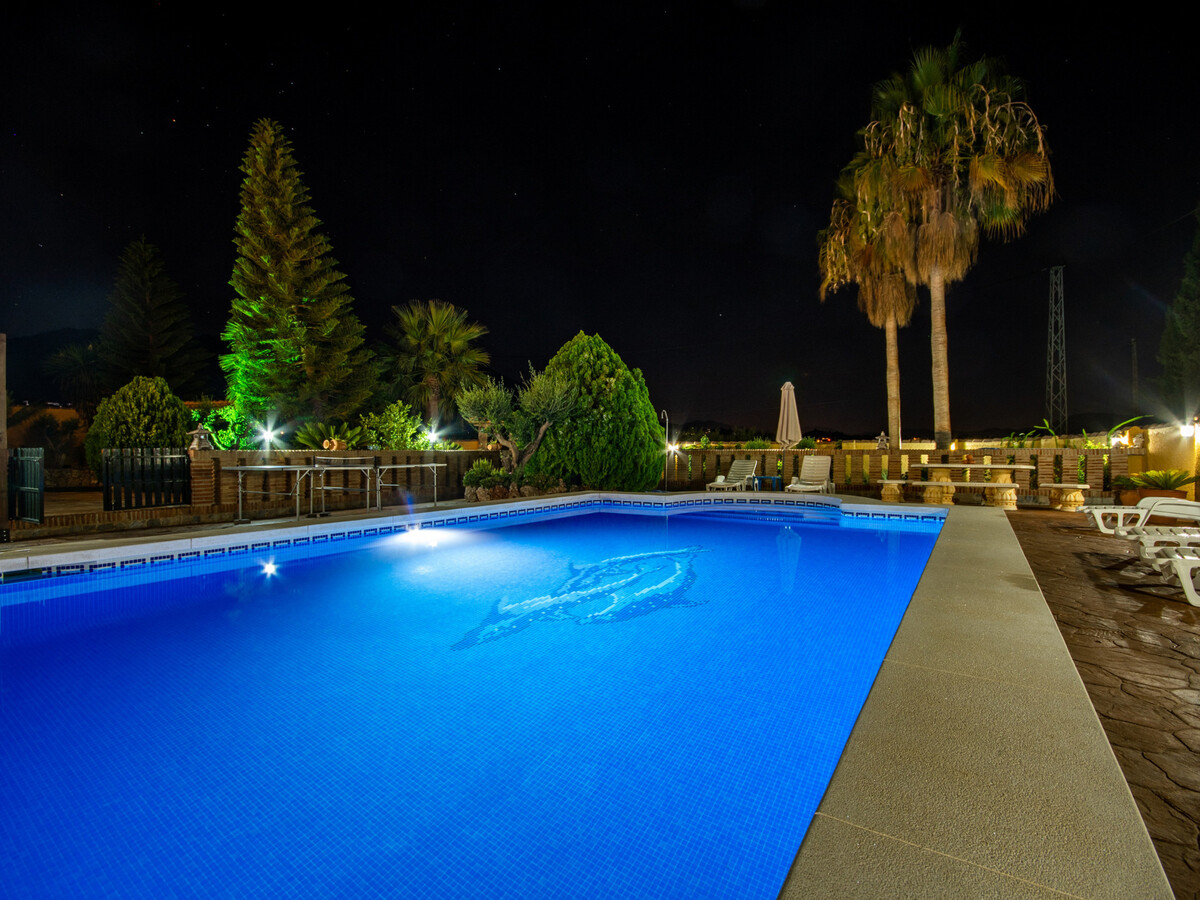 Villa 4 chambres, piscine 9x5m et terrain de jeux à Alhaurín - Photo 4