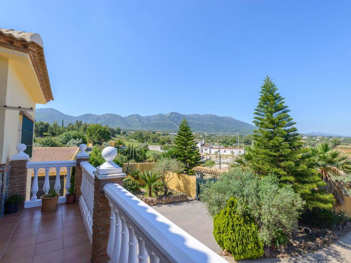 Villa 4 chambres, piscine 9x5m et terrain de jeux à Alhaurín - Photo 25