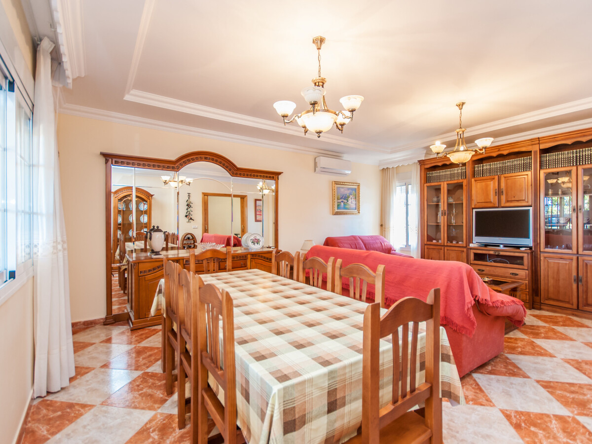 Villa 4 chambres, piscine 9x5m et terrain de jeux à Alhaurín - Photo 26