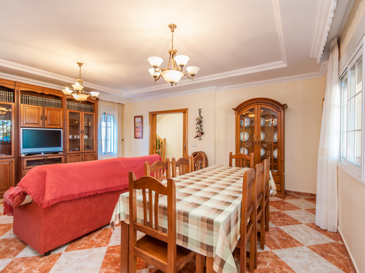 Villa 4 chambres, piscine 9x5m et terrain de jeux à Alhaurín - Photo 27