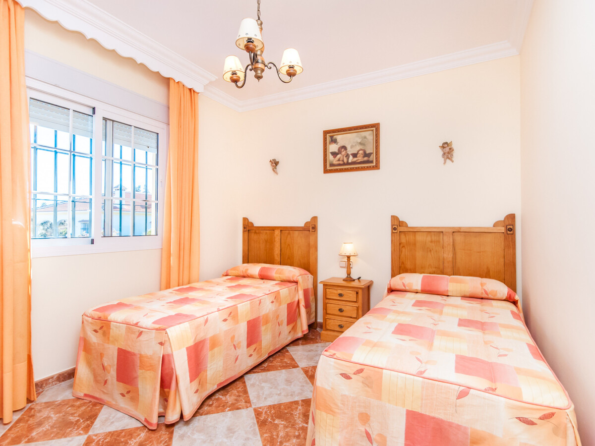 Villa 4 chambres, piscine 9x5m et terrain de jeux à Alhaurín - Photo 35