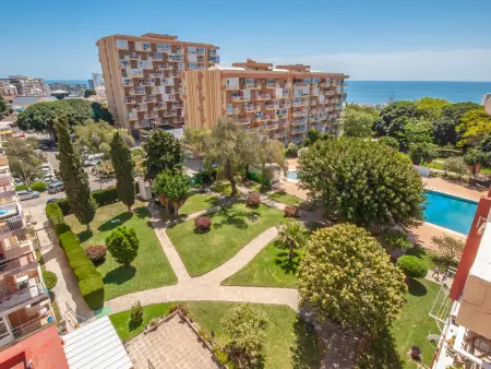 Location appartement à Benalmádena, Appartement rénové à Benalmádena avec vue sur mer, climatisation et WiFi