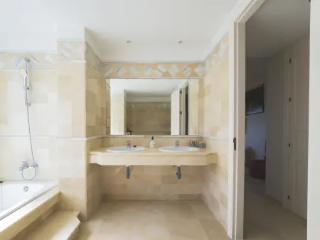 Appartement 170 m² à Elviria, 3 ch., balcon mer, 3 piscines : photo 24
