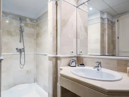 Appartement 170 m² à Elviria, 3 ch., balcon mer, 3 piscines : photo 27
