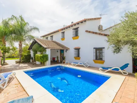 Location gite à Alhaurín el Grande, Maison andalouse avec piscine privée, jardin et WiFi proche de Málaga