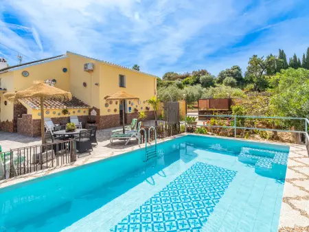 Location gite à Alhaurín de la Torre, Maison spacieuse près dAlhaurín de la Torre, 5 chambres, pour 10 personnes avec piscine